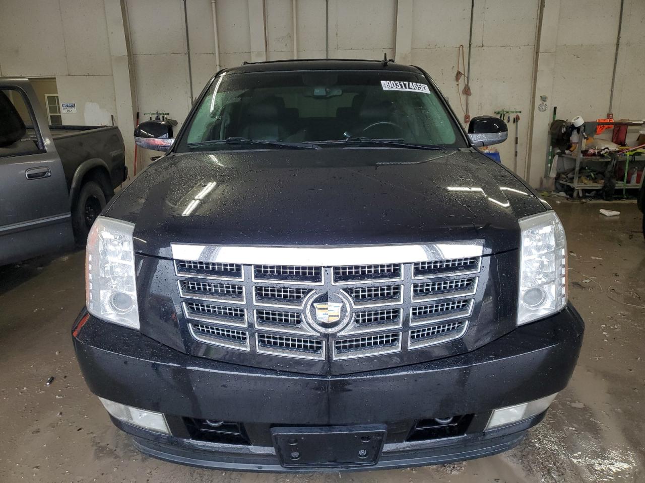 CADILLAC ESCALADE LUXURY