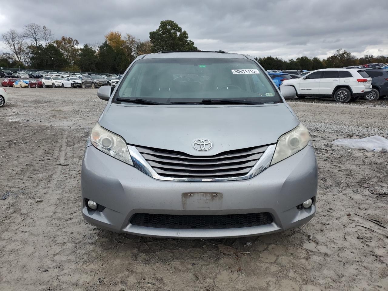 TOYOTA SIENNA XLE
