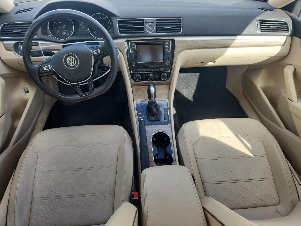 VOLKSWAGEN PASSAT SE