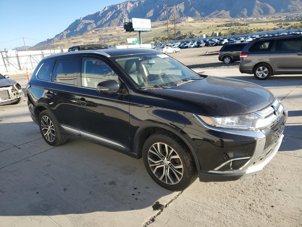 MITSUBISHI OUTLANDER SE
