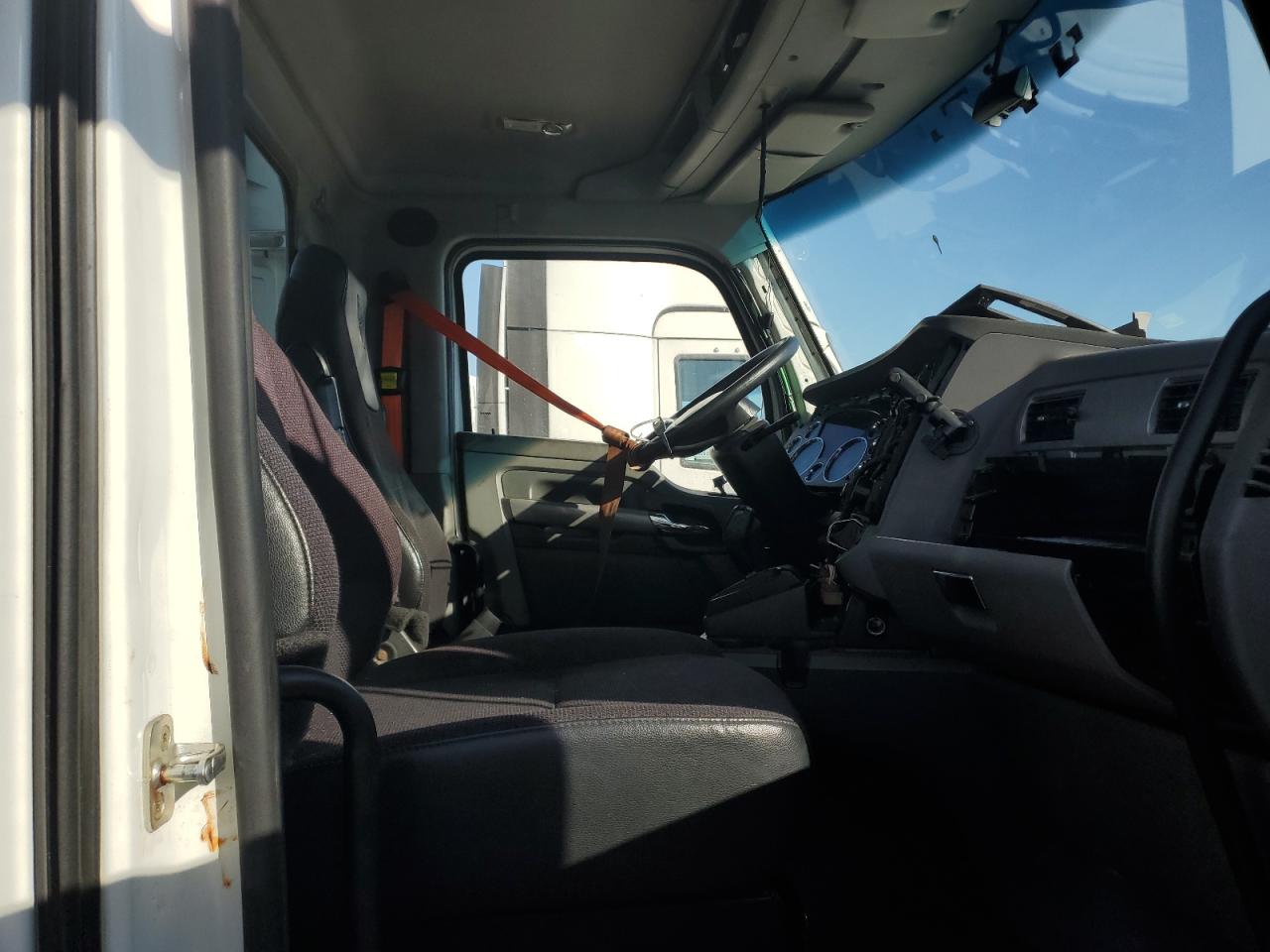 Lot #3265903113 2017 KENWORTH T680