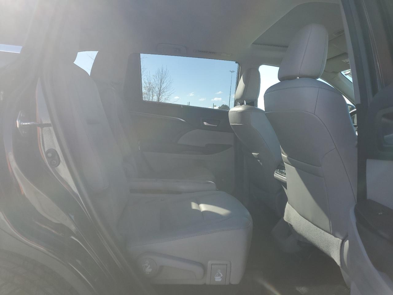 TOYOTA HIGHLANDER LIMITED