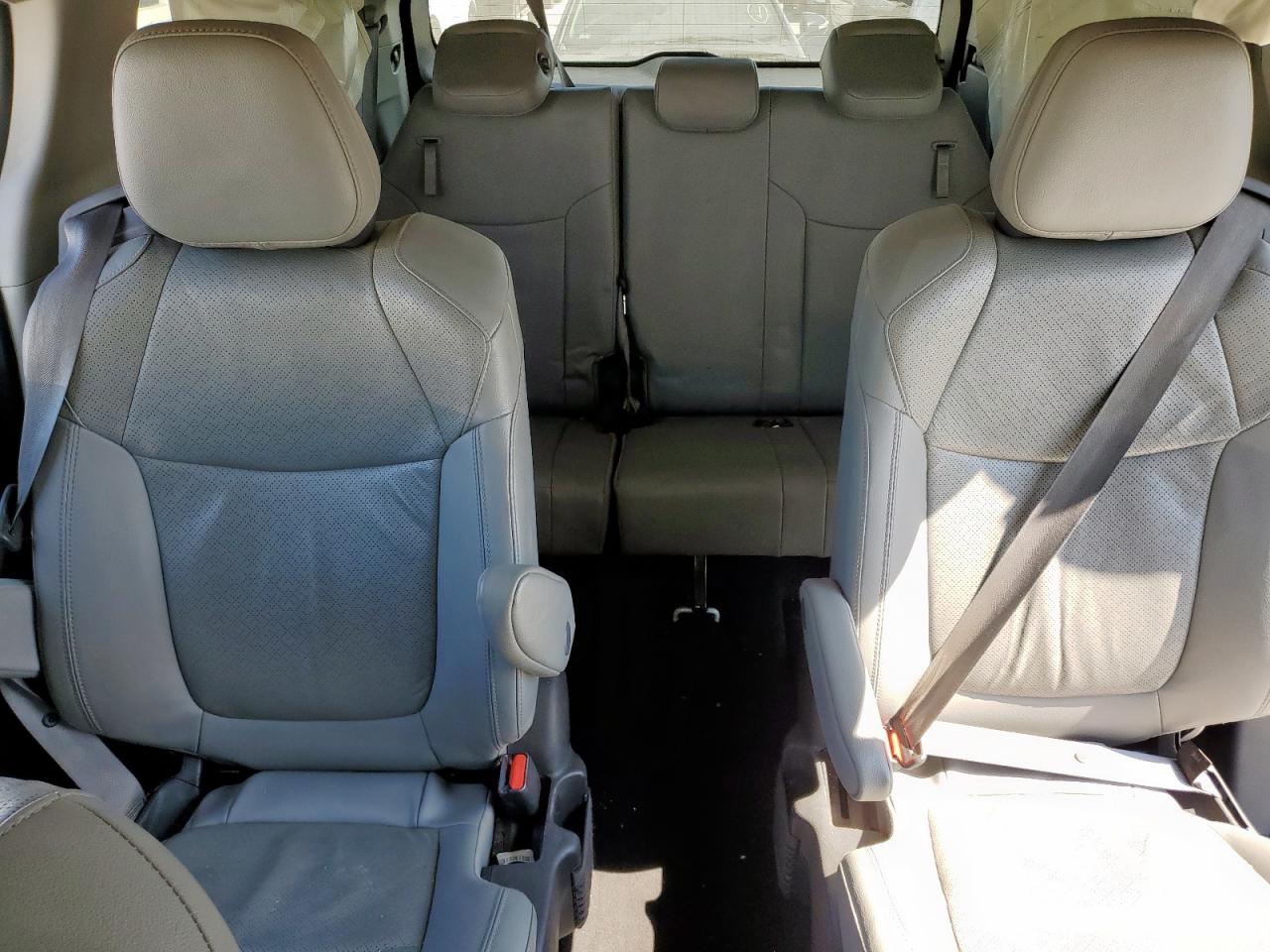 TOYOTA SIENNA LIMITED