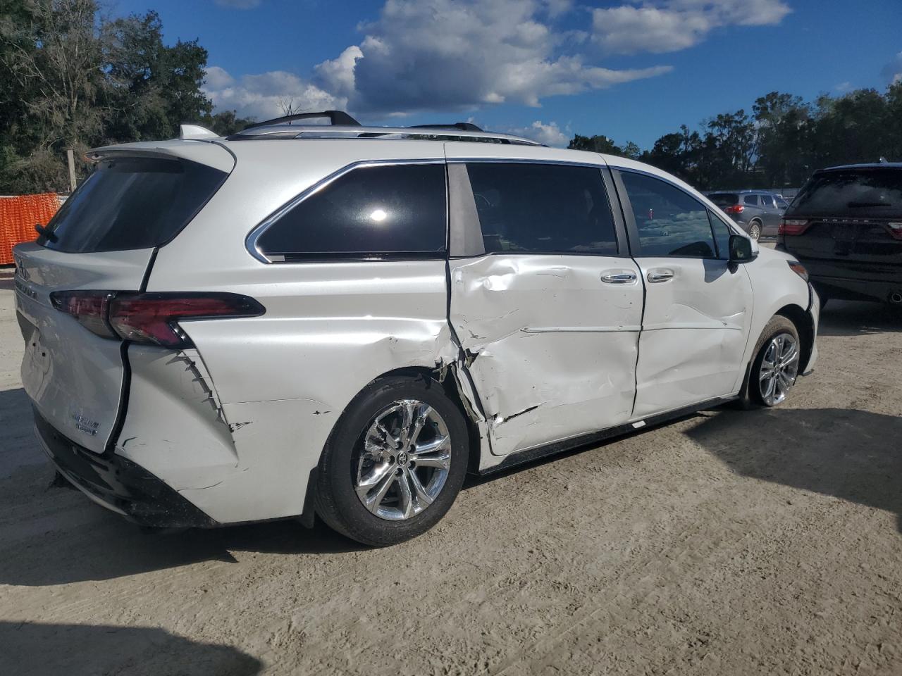 TOYOTA SIENNA LIMITED