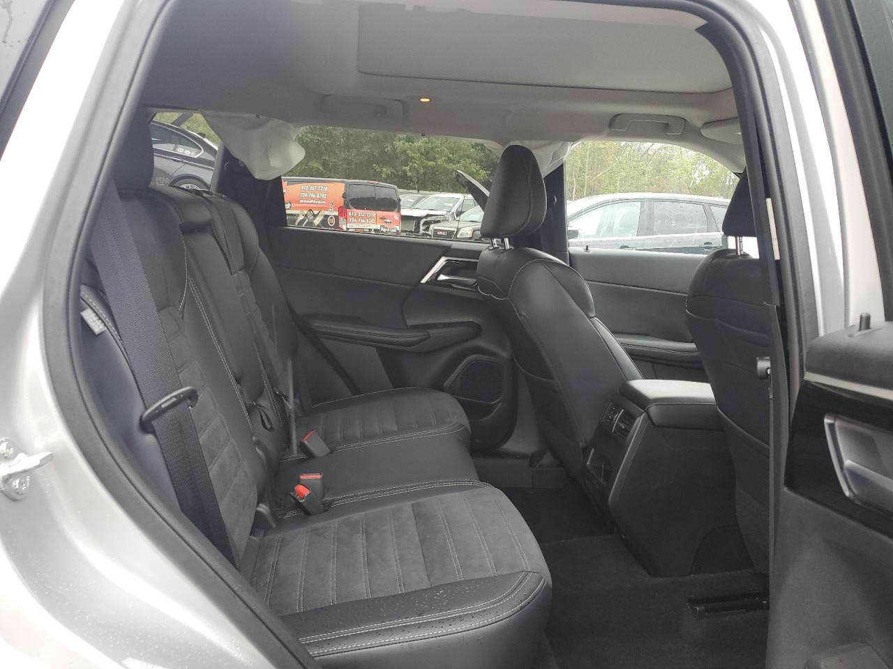 MITSUBISHI OUTLANDER SE