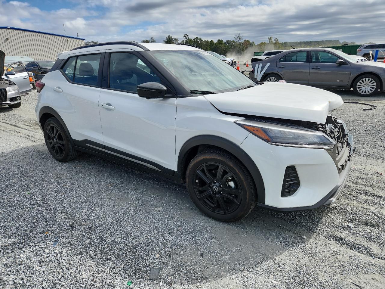 NISSAN KICKS SR