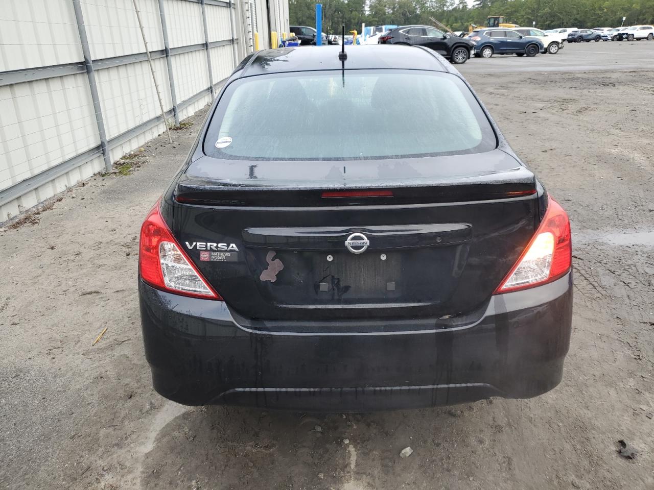NISSAN VERSA S