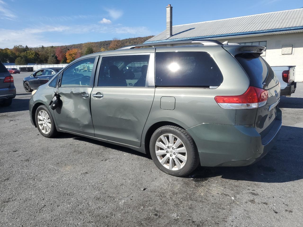 TOYOTA SIENNA XLE