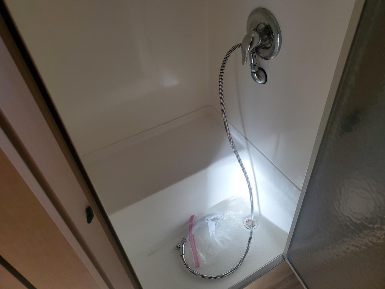 Lot #3274647816 2015 AIRSTREAM FLYING CLO