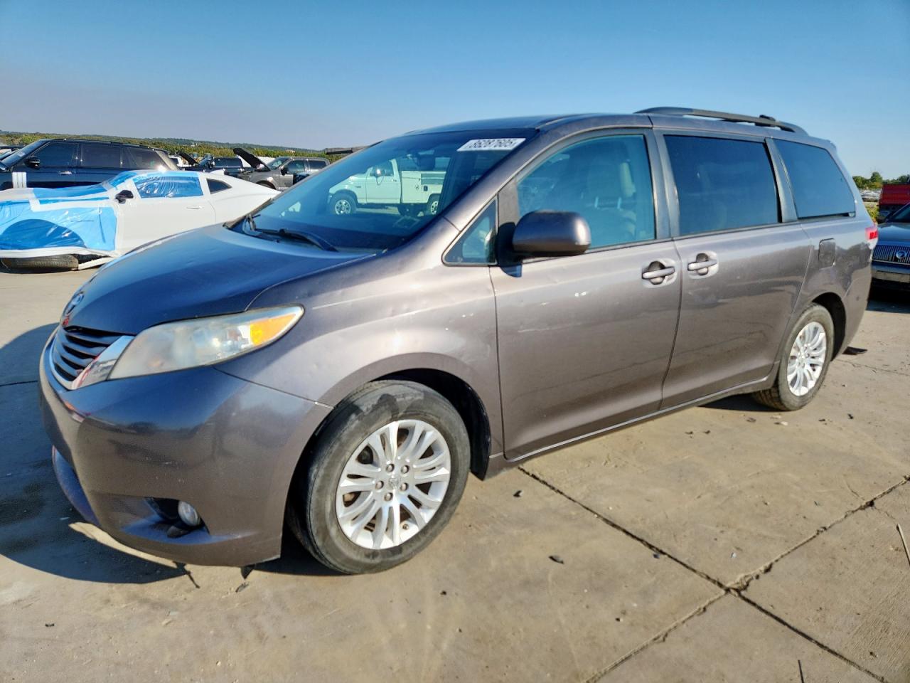 TOYOTA SIENNA XLE