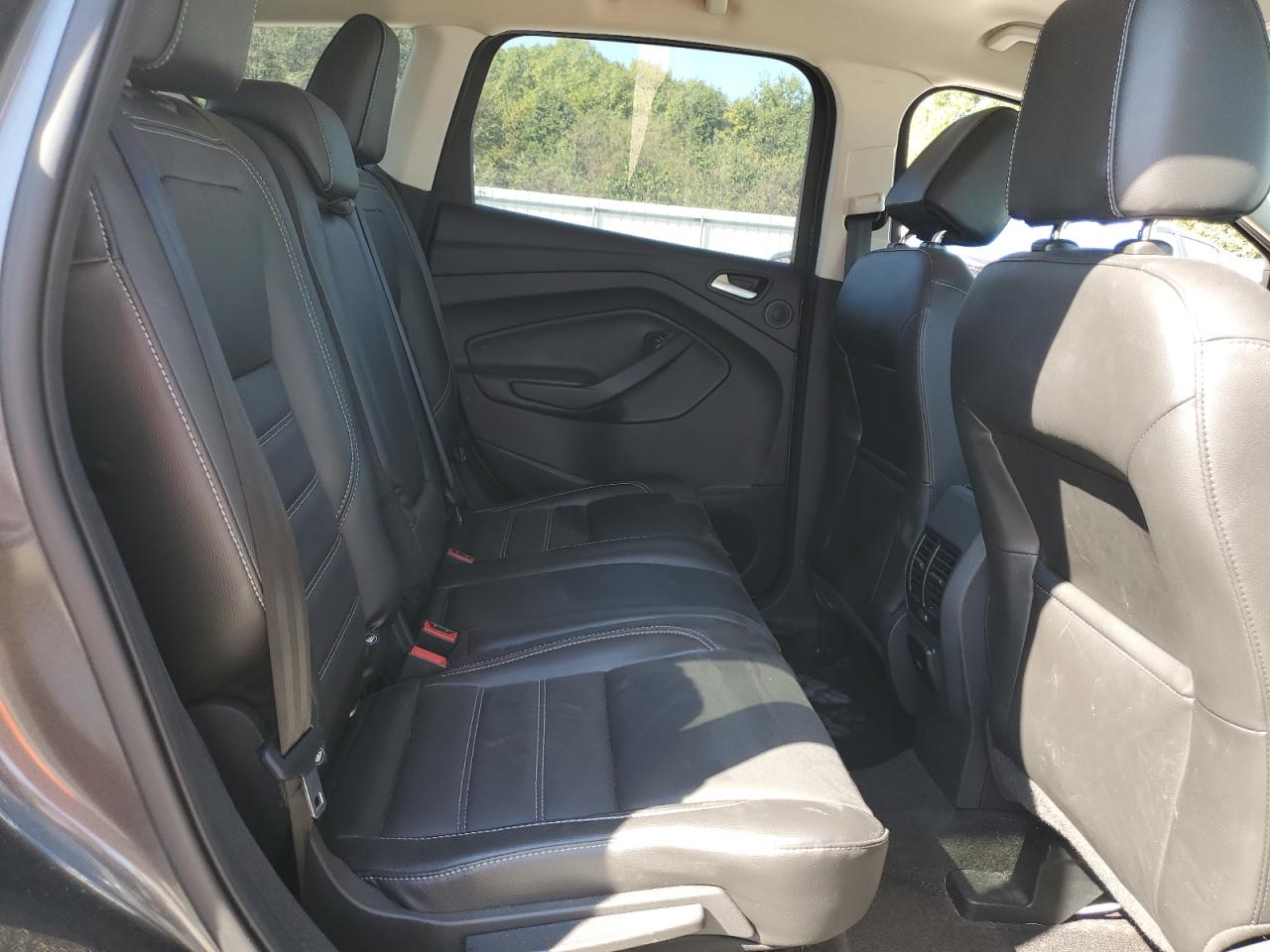 FORD ESCAPE TITANIUM