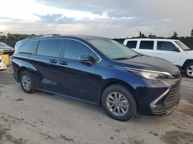 2022 TOYOTA SIENNA LE 5TDKRKEC2NS120514