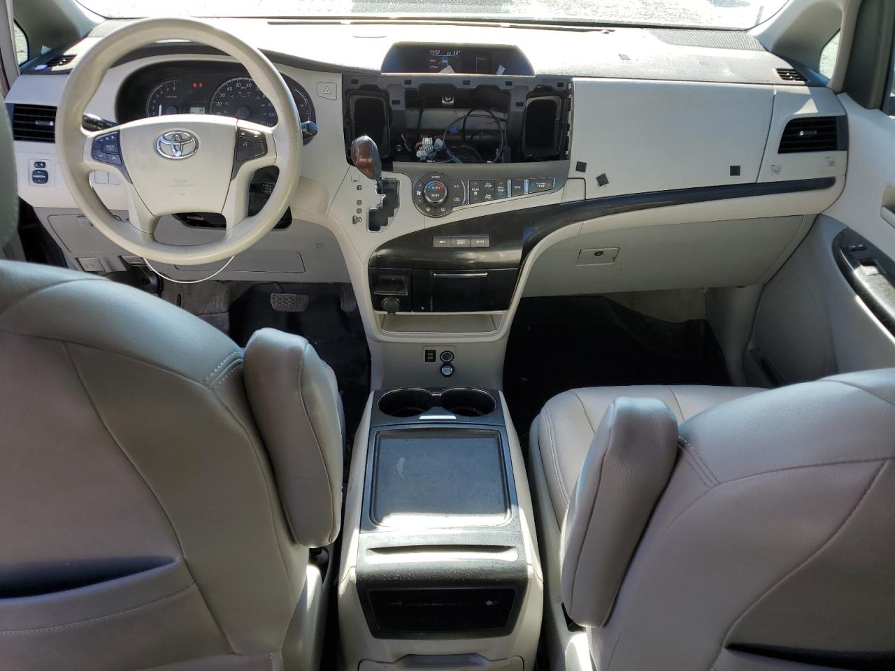 Lot #3294687037 2014 TOYOTA SIENNA LE