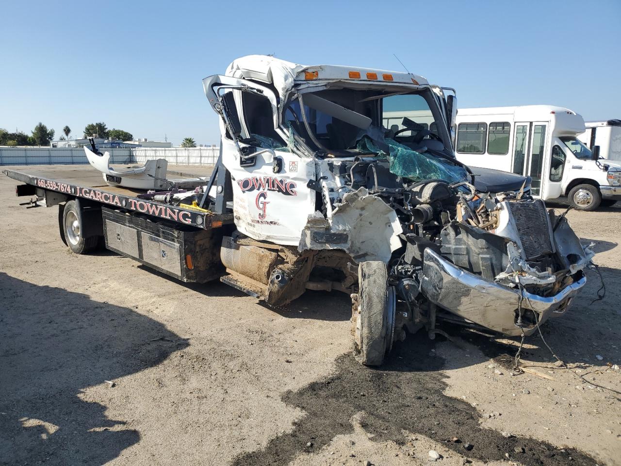 Lot #3298009178 2017 HINO 258/268