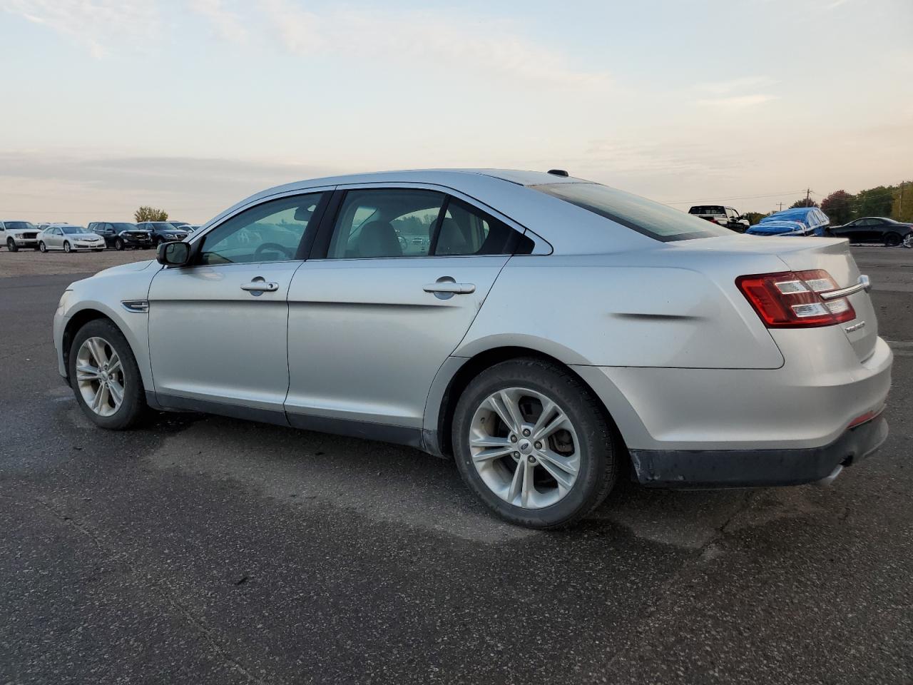 FORD TAURUS SE