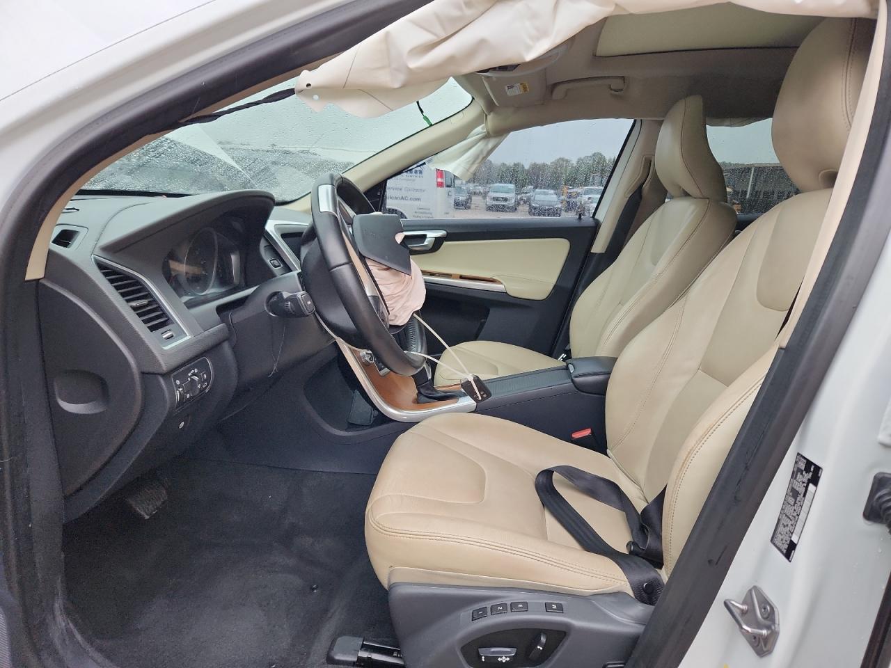 VOLVO XC60 T5 INSCRIPTION