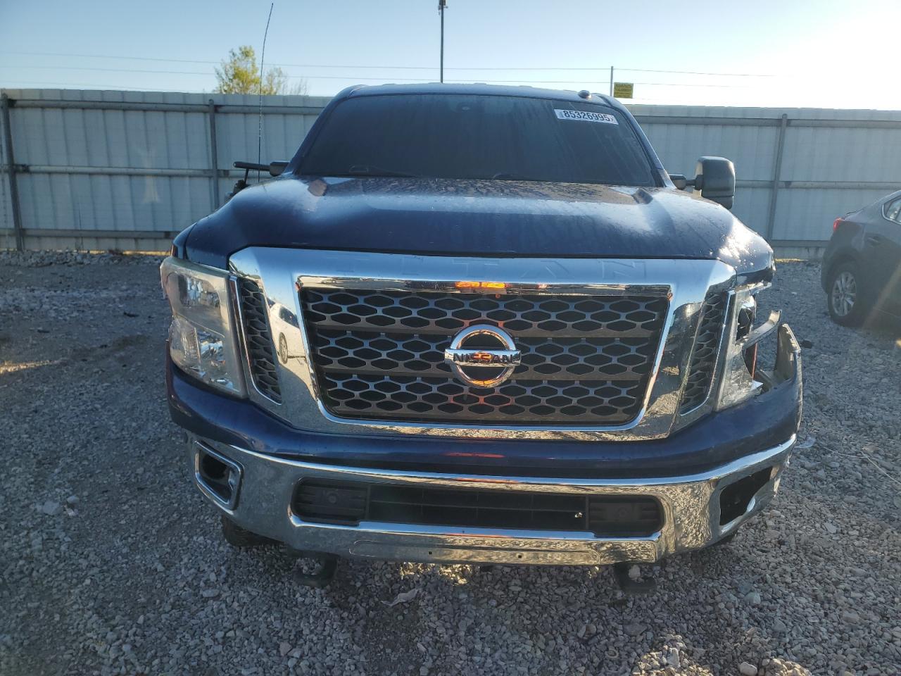 NISSAN TITAN SL