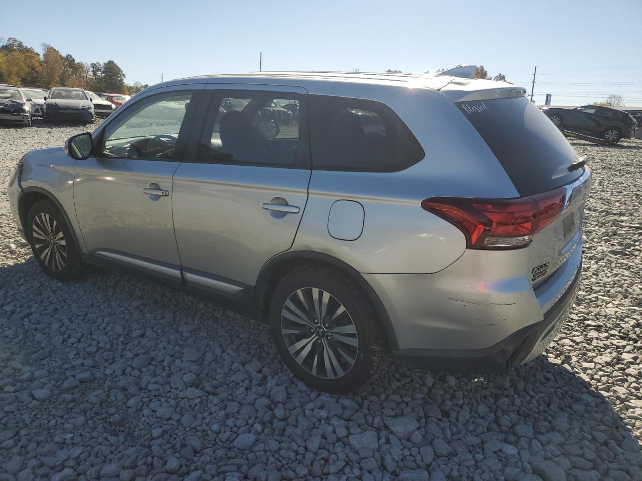 MITSUBISHI OUTLANDER SE