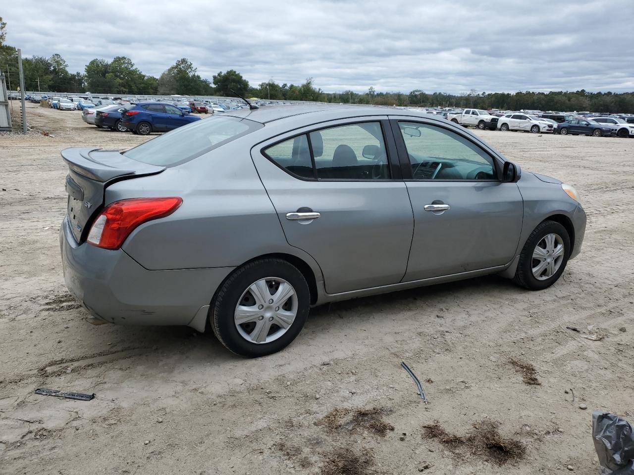 NISSAN VERSA S