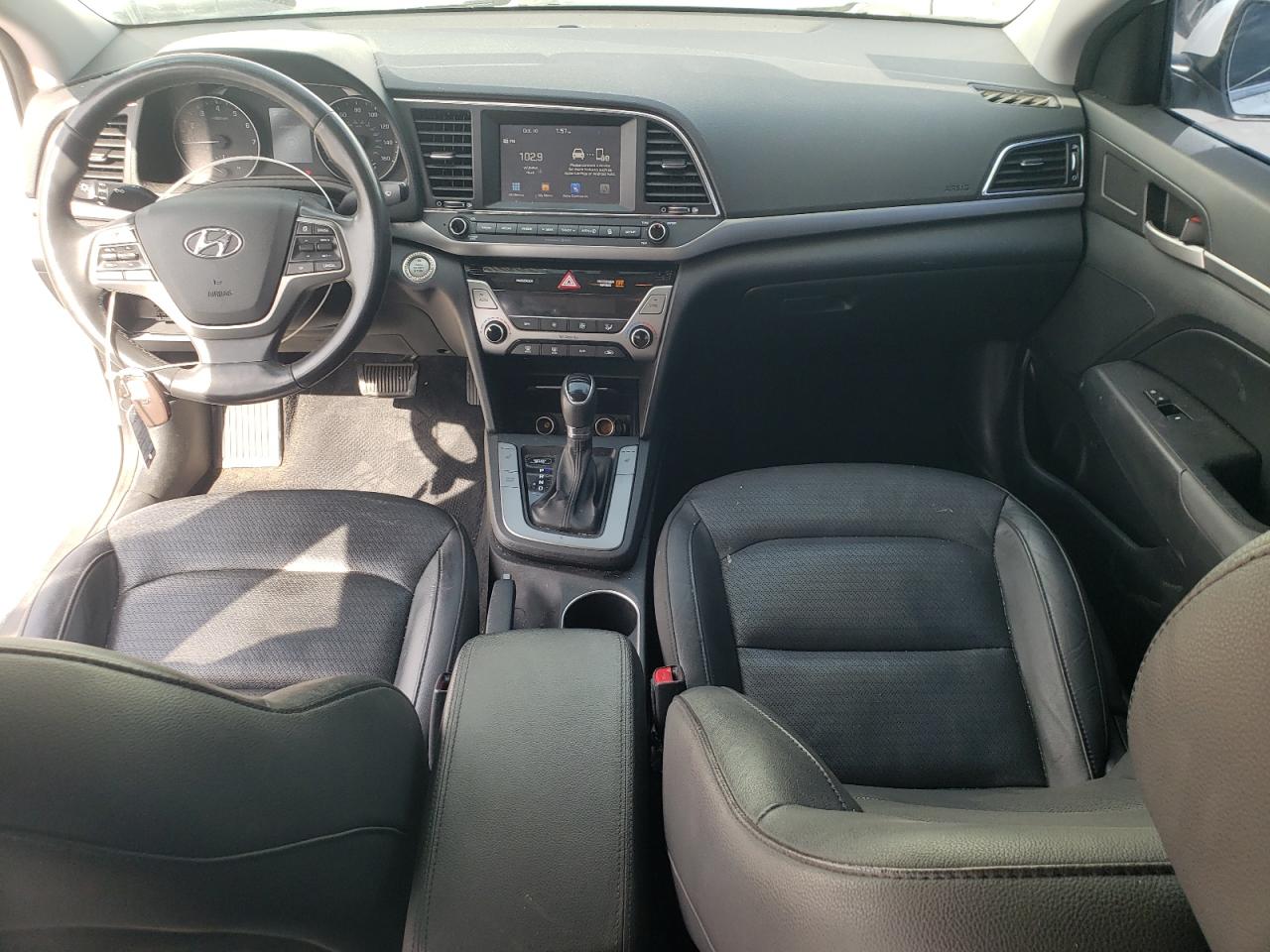 HYUNDAI ELANTRA SE
