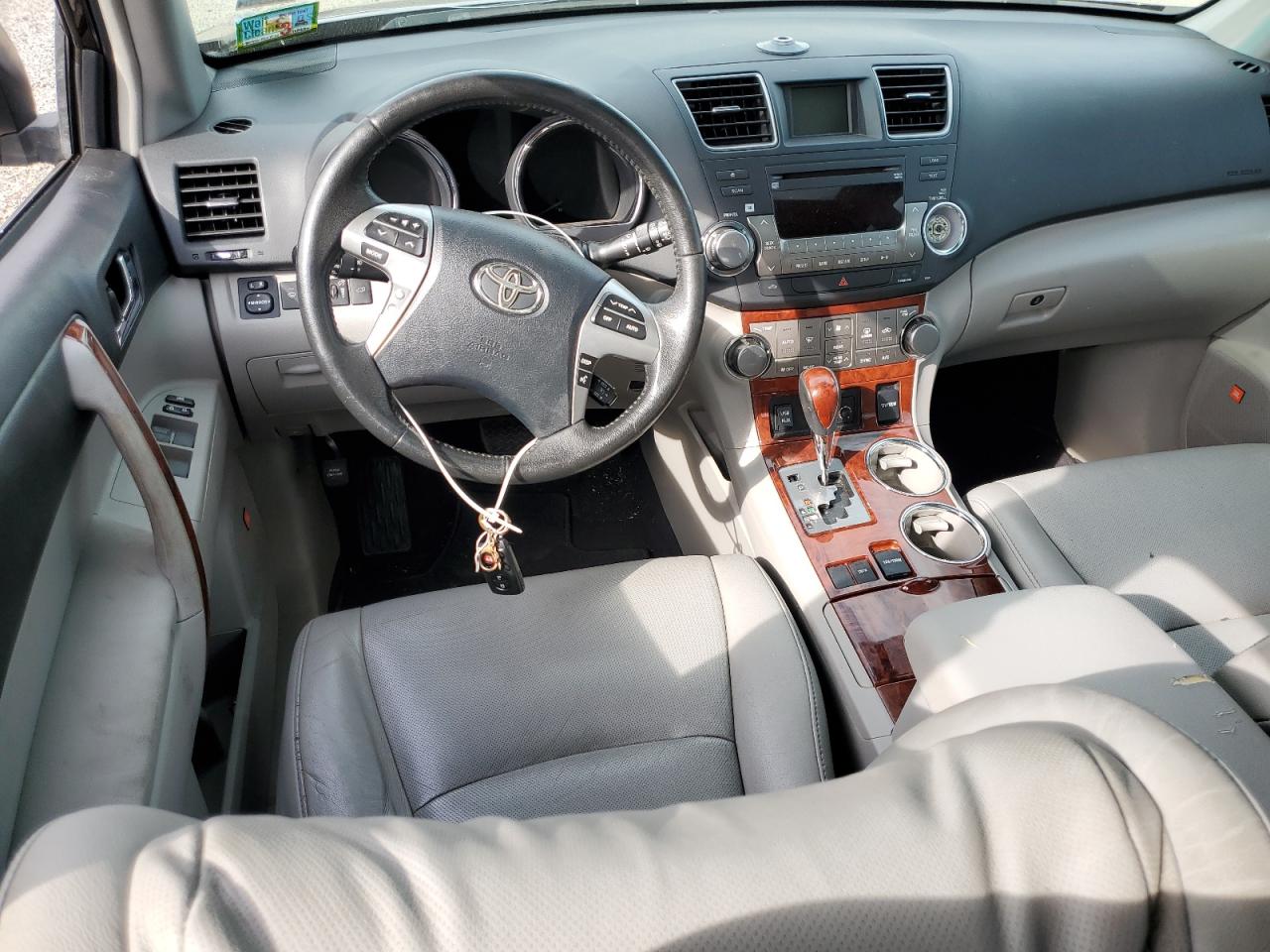 TOYOTA HIGHLANDER LIMITED