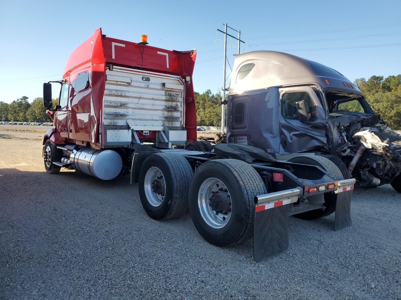 Lot #3293304422 2021 VOLVO VNL