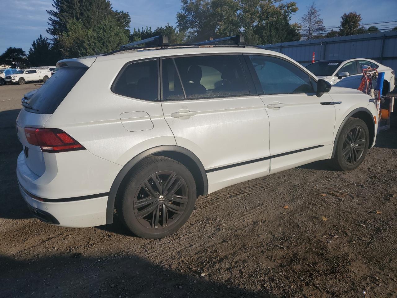 VOLKSWAGEN TIGUAN SE R-LINE BLACK