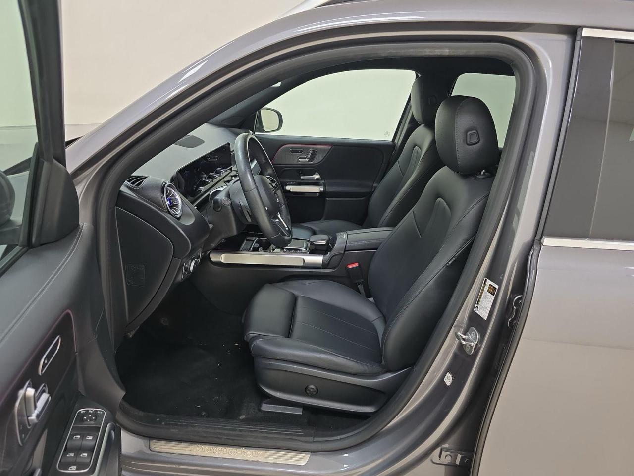 MERCEDES-BENZ EQB 300 4MATIC