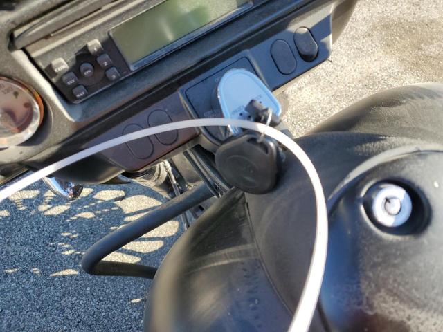 2010 HARLEY-DAVIDSON FLHX 1HD1KB418AB631404