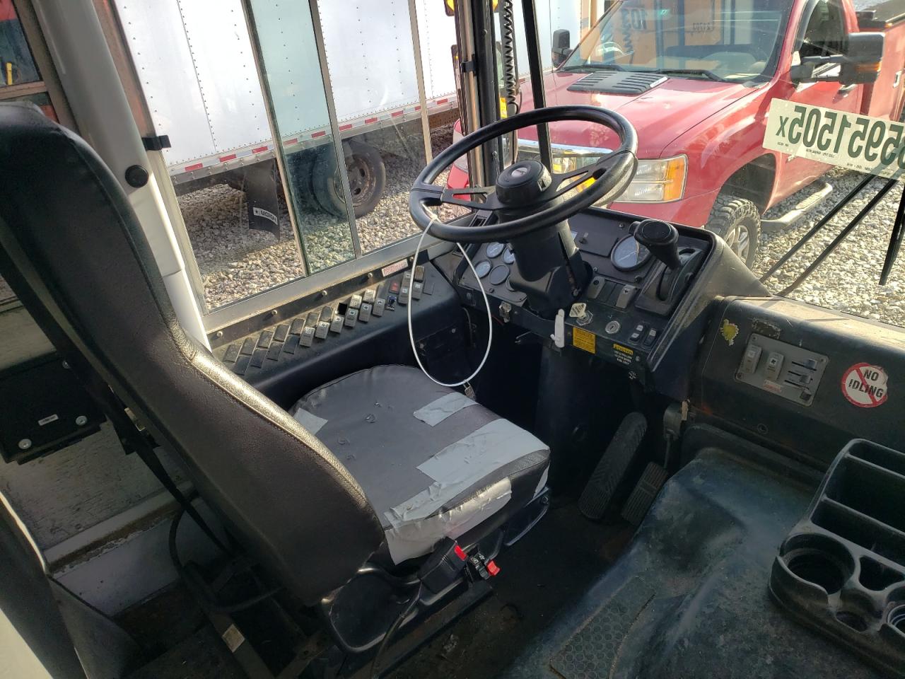 Lot #3275823512 2008 THOMAS SAF-T-LINER MVP-EF