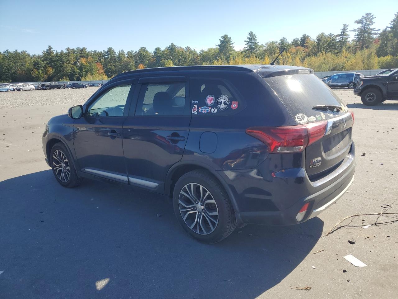 MITSUBISHI OUTLANDER SE