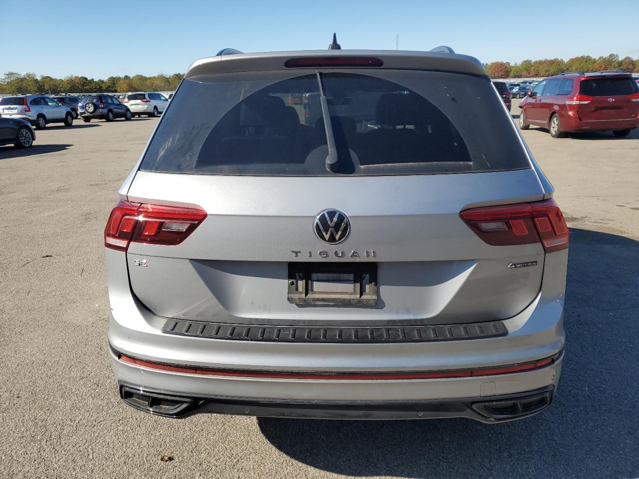 VOLKSWAGEN TIGUAN SE R-LINE BLACK