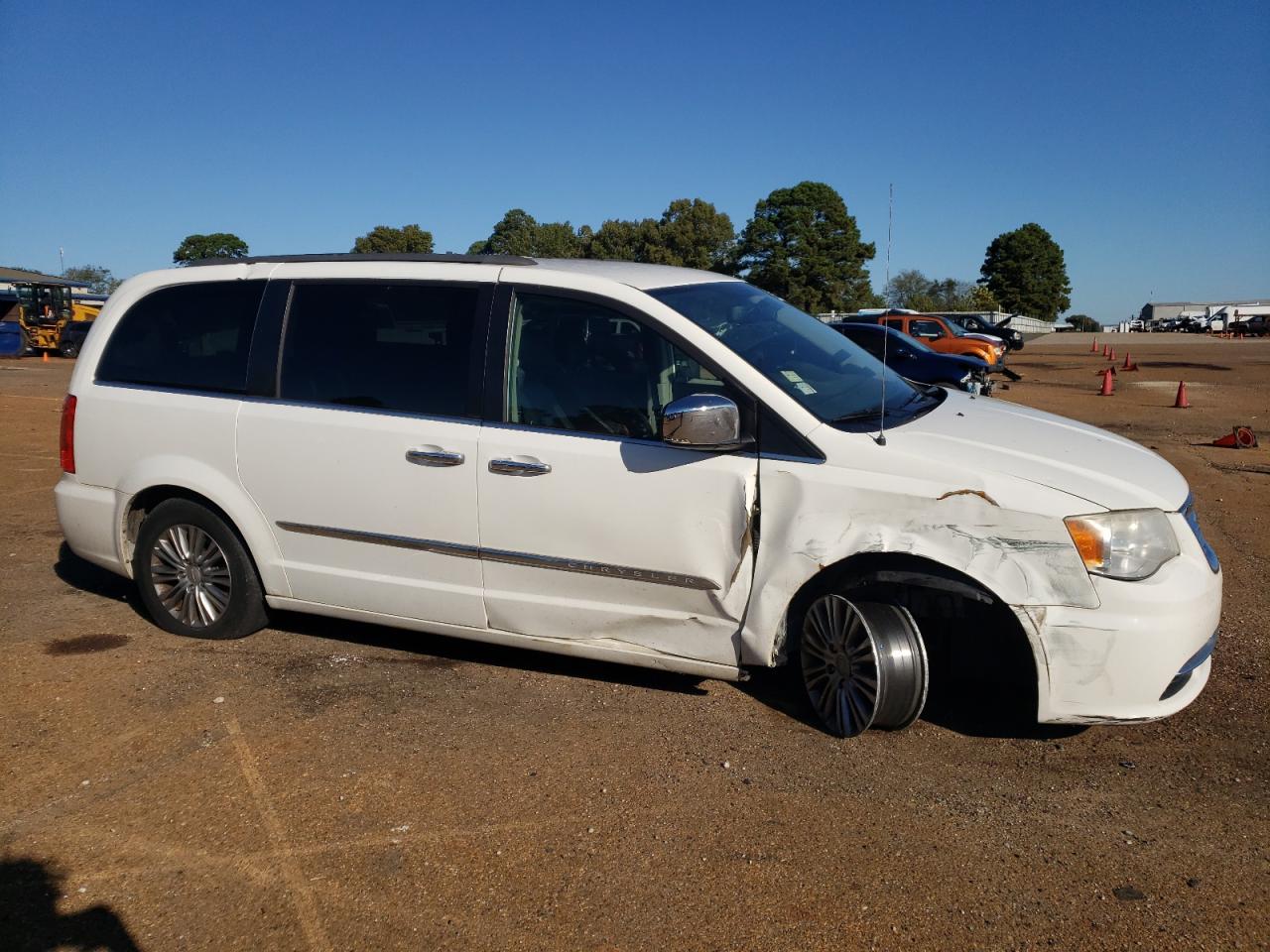 CHRYSLER TOWN & COUNTRY TOURING L