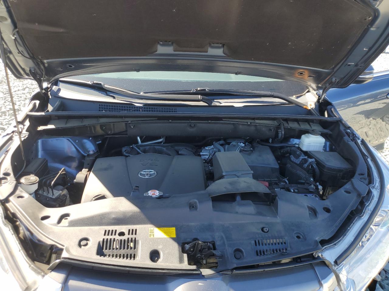 TOYOTA HIGHLANDER SE