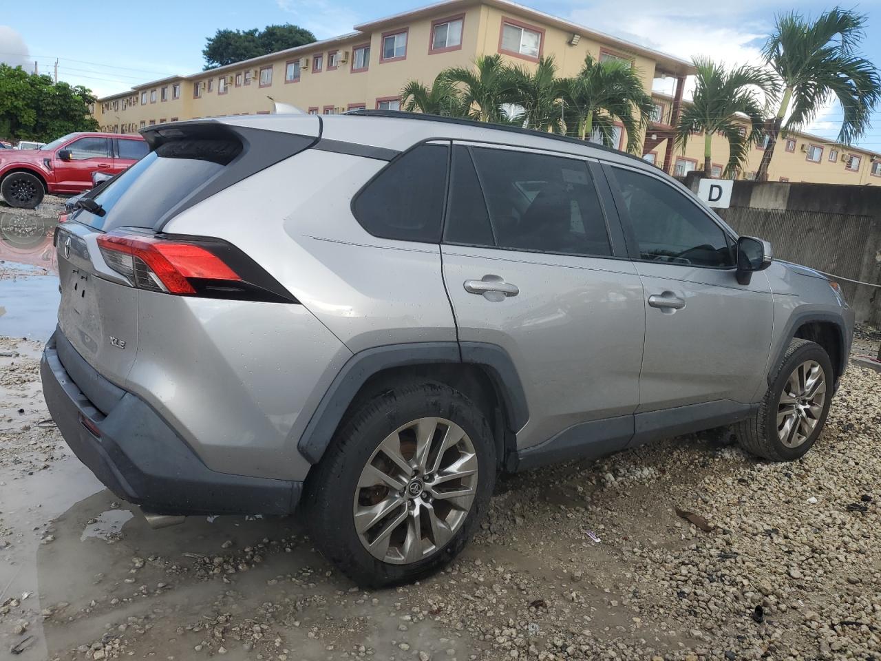 TOYOTA RAV4 XLE PREMIUM