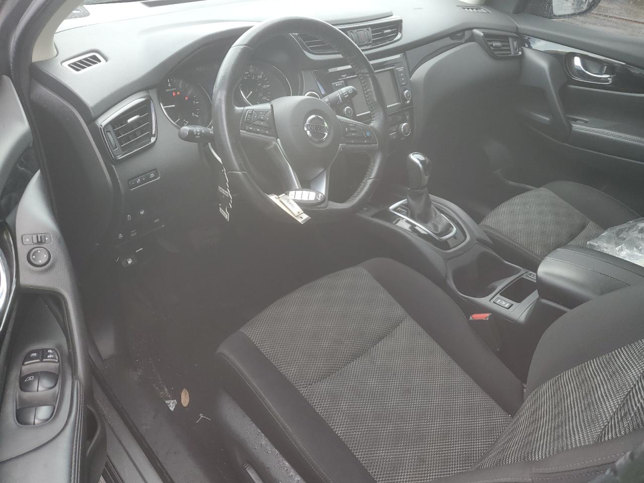 NISSAN ROGUE SPORT S