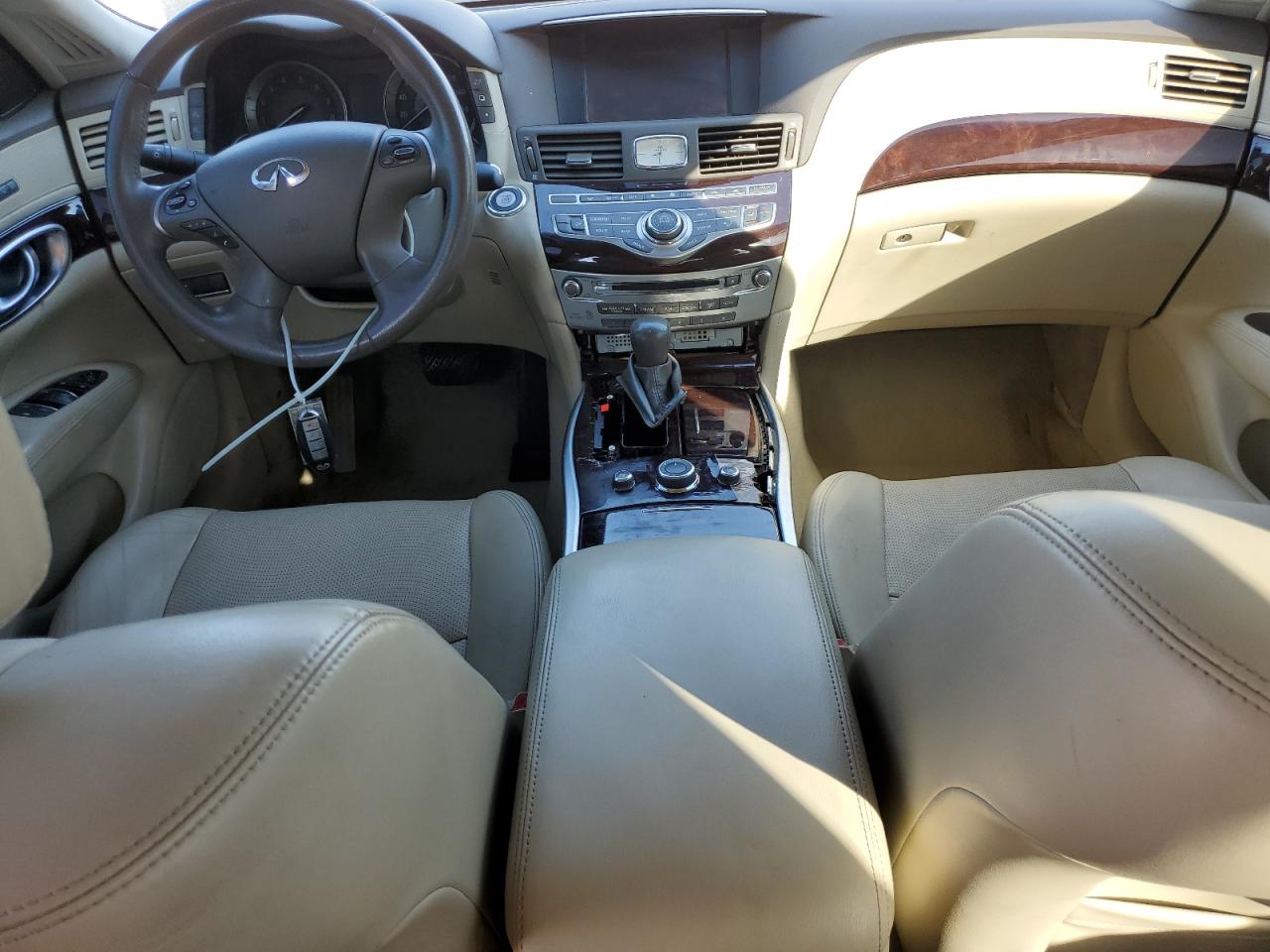 INFINITI Q70 3.7