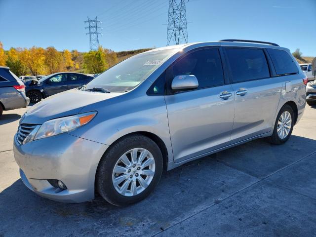 TOYOTA SIENNA XLE