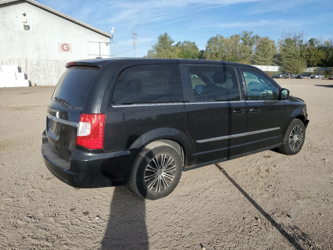 CHRYSLER TOWN & COUNTRY S