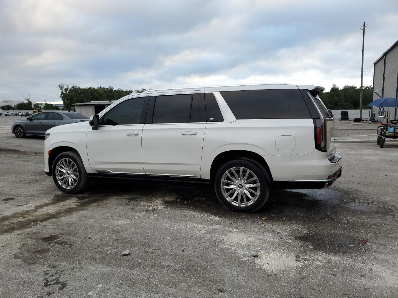 CADILLAC ESCALADE ESV PREMIUM LUXURY