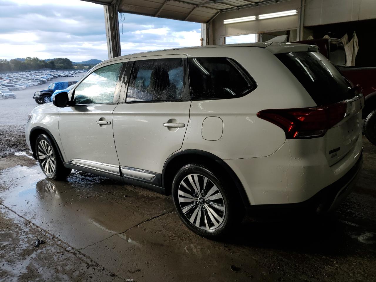 MITSUBISHI OUTLANDER ES