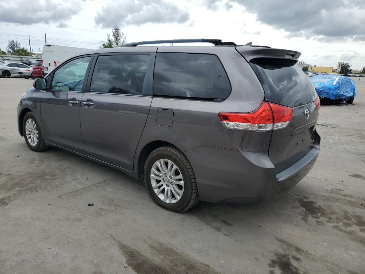 TOYOTA SIENNA XLE