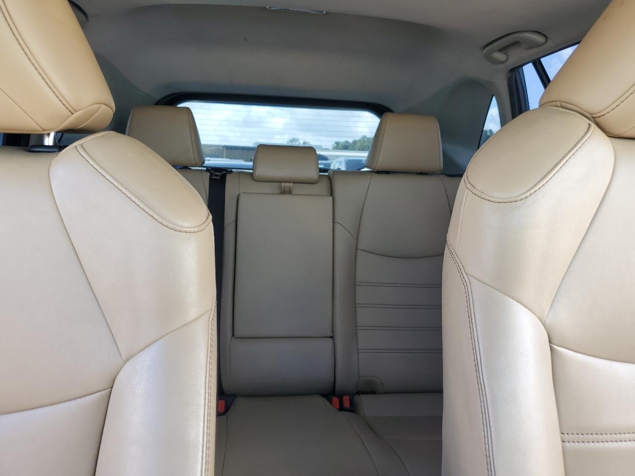 TOYOTA RAV4 XLE PREMIUM