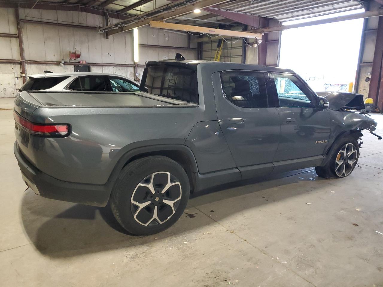 RIVIAN R1T ADVENTURE