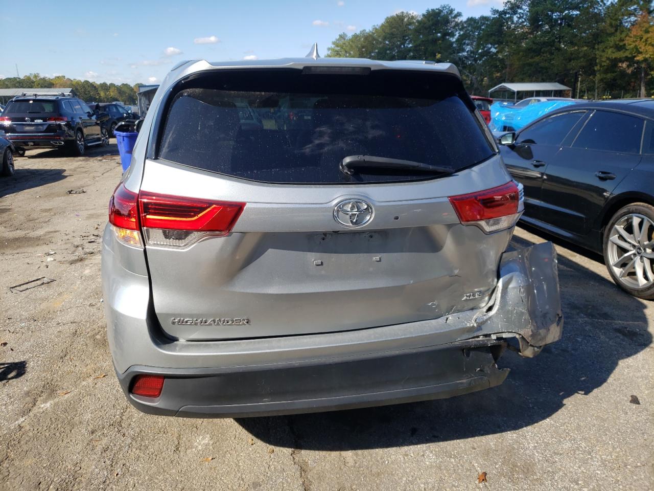 TOYOTA HIGHLANDER SE