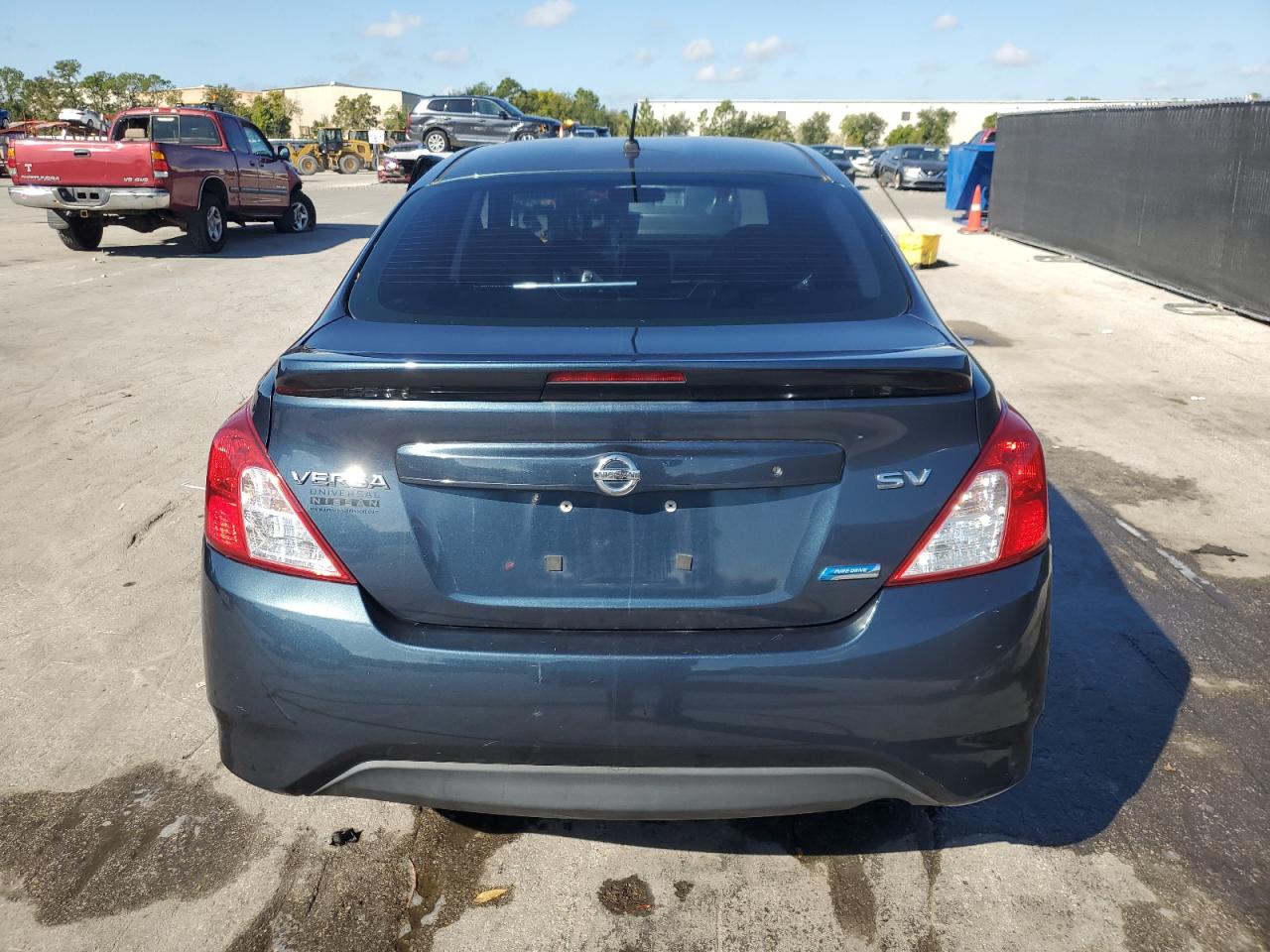 NISSAN VERSA S