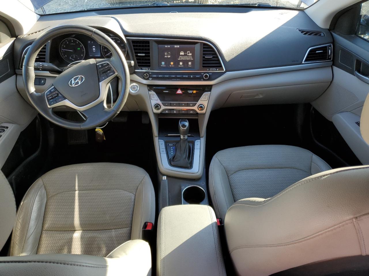 HYUNDAI ELANTRA SE