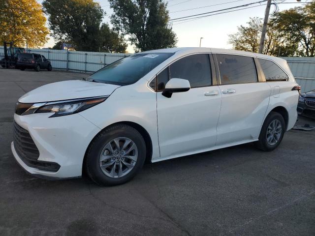 TOYOTA SIENNA LE