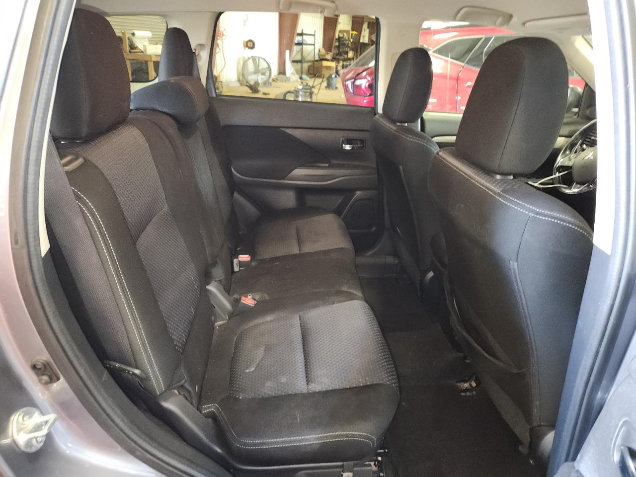 MITSUBISHI OUTLANDER SE