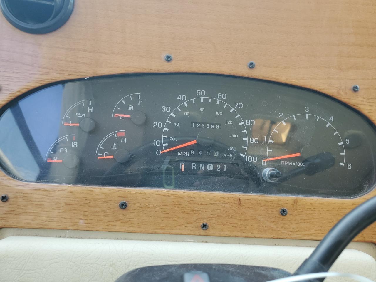 Lot #3284402723 2001 ULTR MOTORHOME